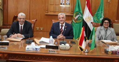 رئيس جامعة المنوفية يجتمع باللجنة التنسيقة لإدارة مشروع البروتوكول مع الهيئة العامة لتعليم الكبار