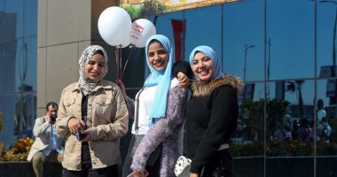 السيلفى والبالونات شعار زوار معرض القاهرة الدولى للكتاب