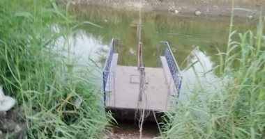 أهالى قرية أولاد عليوة يناشدون محافظ سوهاج عمل كوبرى لعبور الطلاب بدلا من المعدية