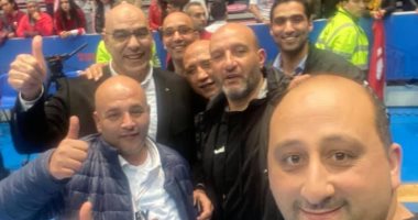 شاهد سيلفى مسئولي اليد بملعب رادس بعد التأهل إلى طوكيو