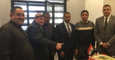 شاهد احتفالات المصريين بعيد الشرطة داخل السفارة المصرية بالكويت  