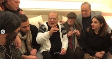 جلسة كلها ضحك وحب تجمع نجوم الفن احتفالا بعيد ميلاد صلاح عبد الله 