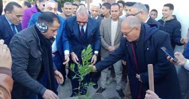 صور.. محافظ القليوبية يدشن مبادرة التحول إلى الأخضر لزراعة الأشجار المثمرة
