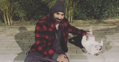 أحمد فهمى يشارك فى تحدى شيرين رضا للتوعية بالحيوانات ويتحدى زوجته وشقيقه