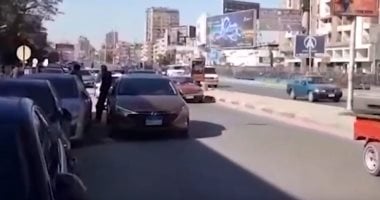 انتظام حركة السير بشارع مراد فى الاتجاهين
