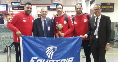 مصر للطيران تهنئ بعثة منتخب مصر لكرة اليد وتودعها بمطار قرطاج