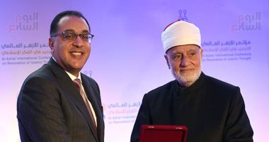 رئيس الوزراء يكرم زقزوق وواصل تقديرًا لجهودهما فى نشر الفكر الوسطى