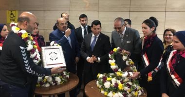 صور.. وزير الرياضة يستقبل بعثة منتخب كرة اليد بعد التتويج ببطولة أفريقيا