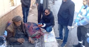 صور.. محافظ سوهاج يكلف بنقل حالة إنسانية إلى إحدى دور الرعاية