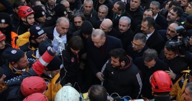 إبقاء سيدة تحت الأنقاض لمدة ساعة فى انتظار  صورة مع أردوغان 