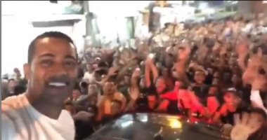 محمد رمضان يحتفي بجمهوره الكبير: "لما بشوفهم قلبي بيعمل" بم بم بم".. فيديو