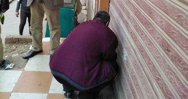 رئيس مدينة بنها يغلق 19 محل وورشة بدون ترخيص