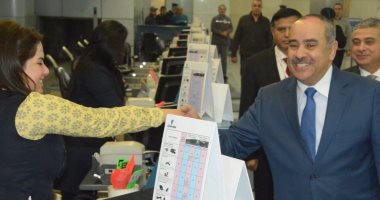 صور.. وزير الطيران المدنى يتابع إجراءات الحجر الصحى بمطار القاهرة الدولى