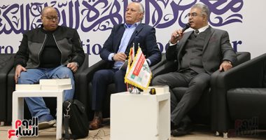 خزعل الماجدى يثير الجدل بمعرض الكتاب: فرعون ليس ظالما والآثار تدل على عدالة الفراعنة.. المؤرخون لا يأخذون بالروايات الدينية والنصوص لا تشير إلى موسى ويوسف.. والحاقدون يرون حضارة مصر "مقابر" والحقيقة أنها كنز 