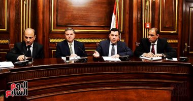 وزير قطاع الأعمال يستعرض بالبرلمان حزمة محفزات لإنتاج السيارات الكهربائية