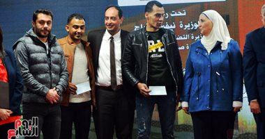 صور.. وزيرة التضامن تشهد تخريج أول دفعة للمتعافين من تعاطى المخدرات بالمنيا