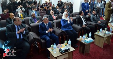 وزيرة التضامن تسلم دفعة جديدة من متعافى الإدمان قروضا لإنشاء مشروعات صغيرة
