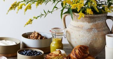 من الخوخ والوردى للأحمر الداكن.. ألوان زهور مناسبة لديكور المنزل 