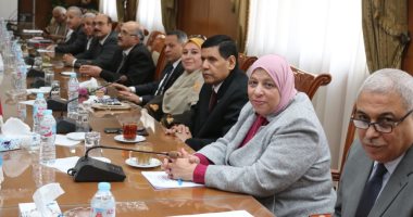 رئيس جامعة المنوفية يطمئن على طلاب الجامعة الدراسين بالصين
