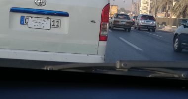 اضبط مخالفة.. مواطن يرصد سيارة بلوحات معدنية مطموسة بالهرم
