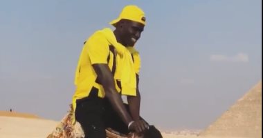 بادجى يستعد لمباراة الهلال السودانى بزيارة الأهرامات وركوب الجمال.. فيديو