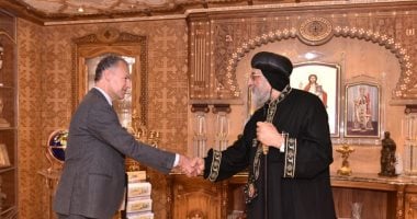 البابا تواضروس يستقبل السفير الأمريكى فى الكاتدرائية