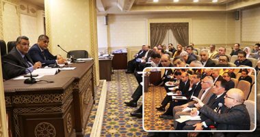 رئيس السكة الحديد بالبرلمان: توجيهات عُليا بعدم المساس بسعر التذكرة.. وقريبا الحجز بالرقم القومى لمواجهة السوق السوداء.. بوابات إلكترونية لمنع تسرب الركاب.. و"أشرف رسلان" يطالب بتحويلها لهيئة خدمية