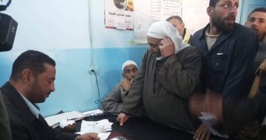 صور.. صرف الأسمدة للمزارعين بكارت الفلاح فى طنطا