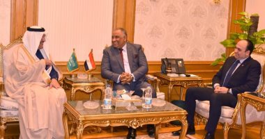 رئيس هيئة الرقابة الإدارية يناقش مع السفير السعودى سبل التعاون المشترك