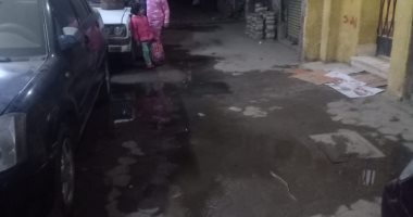 قارئ يشكو من طفح الصرف الصحى بشارع فوزى بروض الفرج.. والشركة: جارى الصيانة