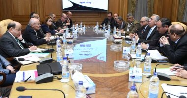 العصار ووزير الزراعة يبحثان التعاون فى تصنيع منتجات وطنية بأيدى مصرية 