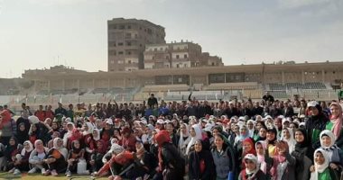 جامعة الفيوم تنهى تجهيزات العرض الرياضى لحفل أسبوع فتيات الجامعات المصرية