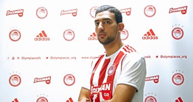 وزير الرياضة يهنئ كوكا بالفوز بلقب الدورى اليونانى لكرة القدم
