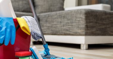 4 طرق مختلفة لتنظيف الأريكة.. عشان ما تحسيش بالإحراج قدام ضيوفك