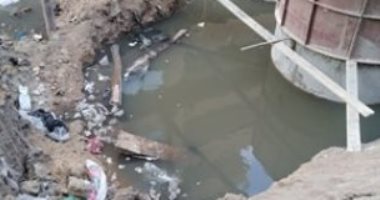 القابضة لمياه الشرب تصلح عطلا في الصرف الصحى بحوض الساحل في الخانكة