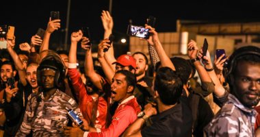 فيديو .. الجمهور لـ" لاعبين " : أفريقيا يا أهلي