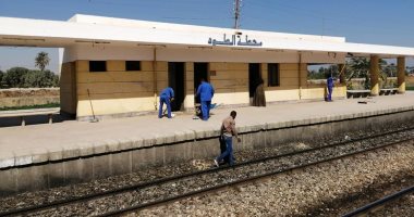 شاهد الاستعدادات النهائية لاستقبال أول الوفود لقطار الشباب بمحطة الطود