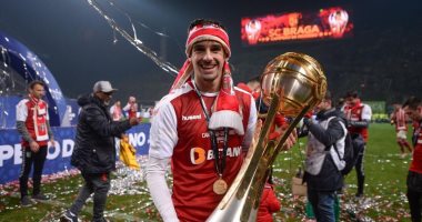 برشلونة يضم ترينكاو زميل كوكا لتدعيم هجومه بدءا من الصيف