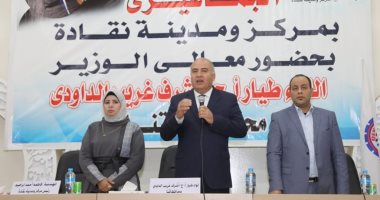 محافظ قنا يُعيد مواطن بنقاده للحياة بعد استخراج شهادة وفاة له بالخطأ