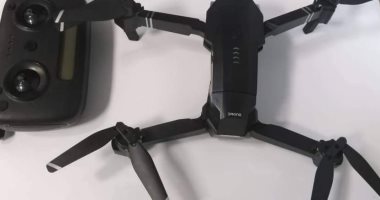 جمارك مطار برج العرب تحبط تهريب طائرة تجسس.. صور