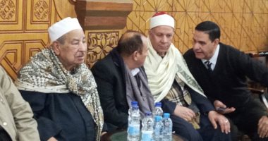 صور.. الطبلاوى يقهر ظروف المرض ويحضر عزاء زوجته بأكتوبر