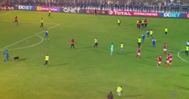 فيديو.. جمهور السودان يقتحم ملعب مباراة الأهلى والهلال والأمن يتدخل بالكلاب