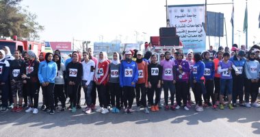 صور.. رئيس جامعة الفيوم يطلق إشارة بد ماراثون أسبوع الفتيات