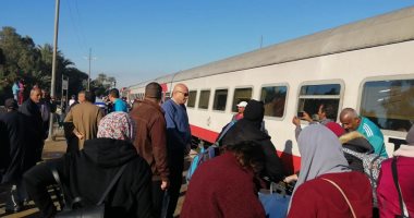 فيديو وصور.. استقبال حافل لنزول أول الوفود بقطار الشباب فى محطة الطود بالأفصر
