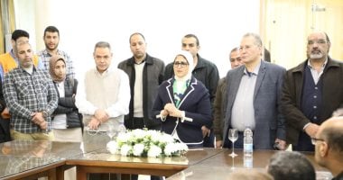 فيديو.. وزيرة الصحة تراجع مع الفرق الطبية الإجراءات الوقائية بالحجر الصحى