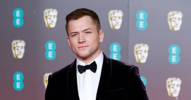 تارون إيجرتون وزوي كرافيتز وجيسي باكلي على السجادة الحمراء لحفل الـ BAFTA  