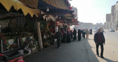 صور.. إقبال على منافذ كلنا واحد لشراء الخضراوات والفواكه بأسعار مخفضة بالغربية