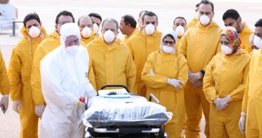 فحص شامل و20 تحليلا وكمامات.. هكذا تتعامل الصحة مع العائدين من الصين