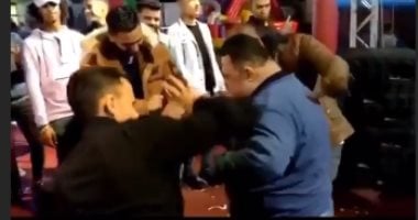 وصلة رقص بين أمح وحسين الشحات احتفالا بصعود الأهلى لربع نهائى أفريقيا