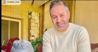 Mini me.. تمثال حازم إمام صورة طبق الأصل منه